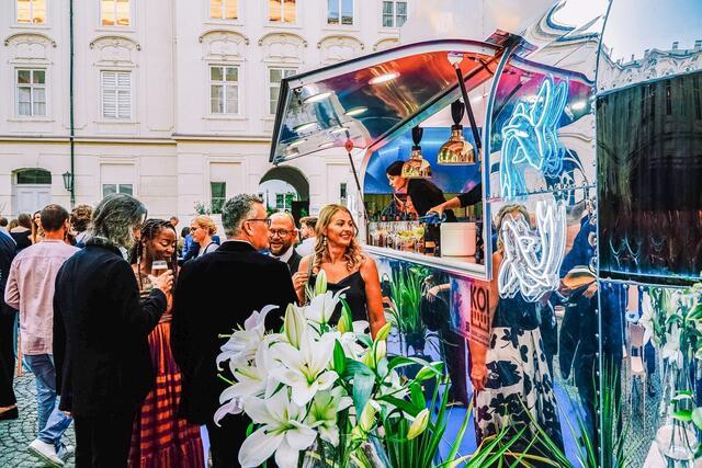 Die Koi Bar eröffnet vor der Markthalle. | Foto: Rhomberg