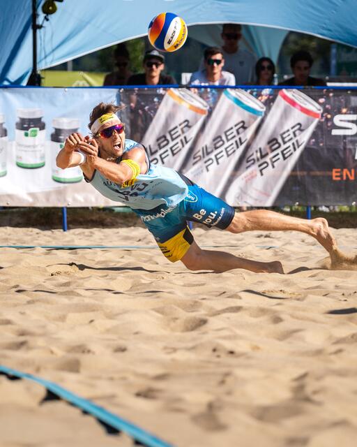 Der 34-jährige Florian Schnetzer veranstaltet neben seiner Haupttätigkeit als Profi Beachvolleyballcamps für jedermann. | Foto: Schnetzer