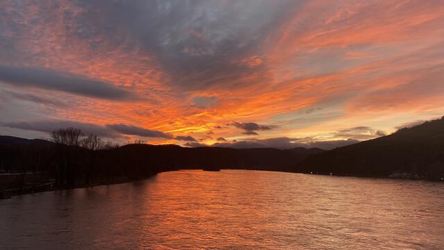 Abenddämmerung über der Donau 26dec23