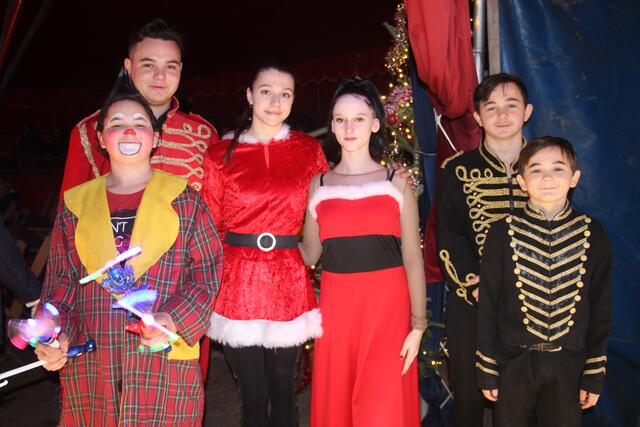 Die Zirkus-Familie Penelli besteht aus dreizehn Personen. | Foto: RegionalmedienSteiermark/Hofmüller