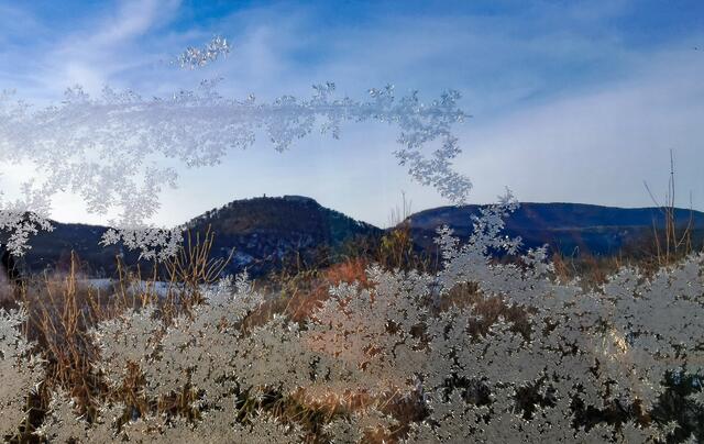 Burgruine Starhemberg aus der Sicht eines kalten Fensters... | Foto: StePhantasie