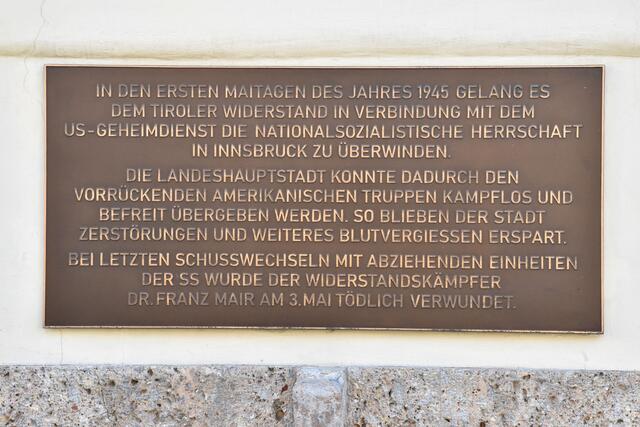 Gedenktafel am Alten Landhaus in Innsbruck zur Erinnerung an Franz Mair. | Foto: © Land Tirol/Sidon