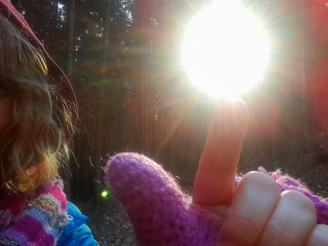 Hier hab ich die Sonne ein klein bisschen angestupst. Möge uns immer ein Licht leuchten, auch wenns mal finster ist.