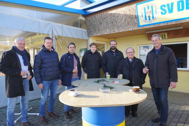 Gemütlicher Punsch- und Glühweinstand vom SV Deutsch Schützen am Sportplatz am 30. Dezember.