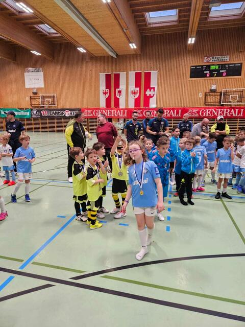 Die Medaille wird mit Stolz getragen. | Foto: Union