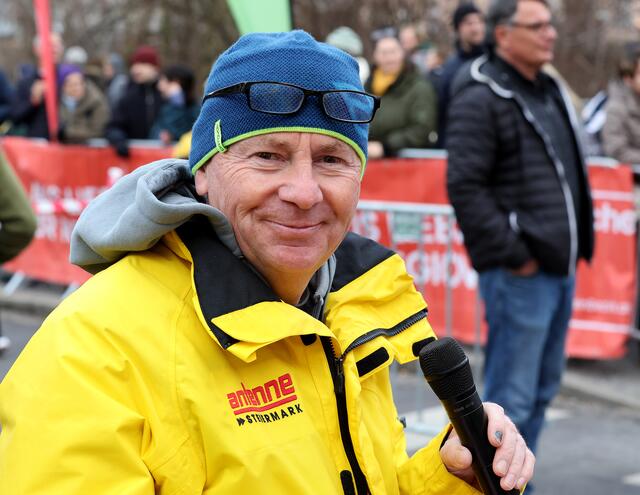Diesmal am Mikro statt selbst am Start: Antenne-Moderator Peter Baumann begleitete den Silvesterlauf. | Foto: GEPA pictures