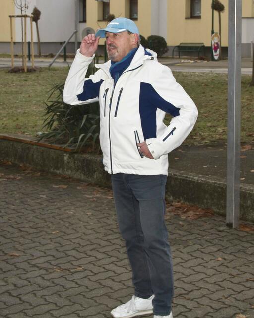 Obmann Josef Horvath gibt die letzetn Anweisungen vor dem Start.