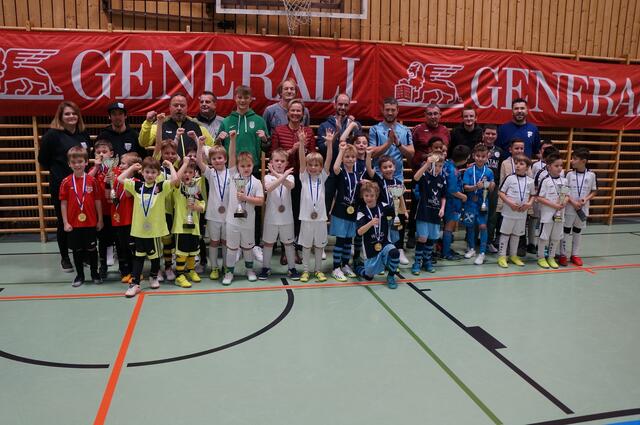 Die Kleinsten feiern ganz groß. Florian Tursky, Evelyn Achhorner, Dietmar Hernegger und Herbert Lener feiern mit. | Foto: Union