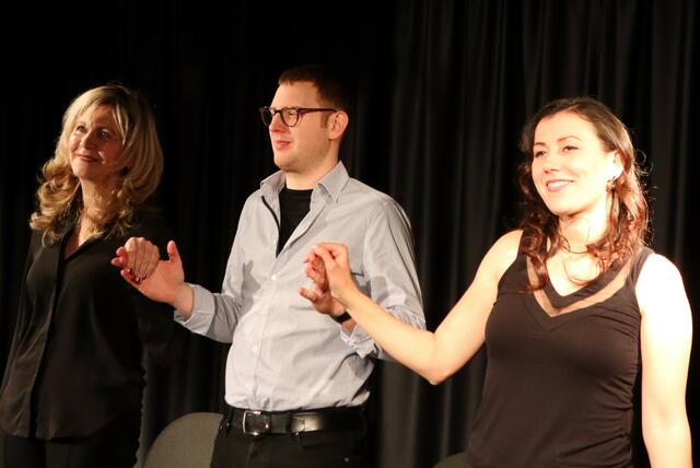 Versüßten den Wechsel auf 2024: Silvia Sonnleitner, Philipp Fink, Verena Fink (v.l.)