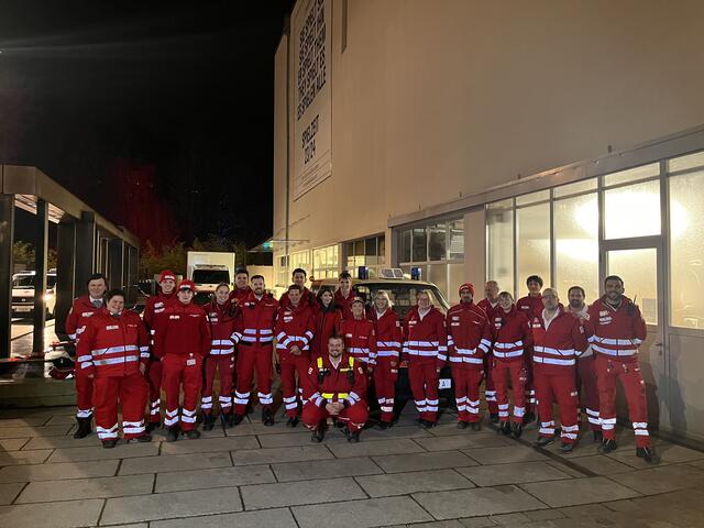 Die Einsatzkräfte vom Roten Kreuz in der Silvesternacht. | Foto: RKI