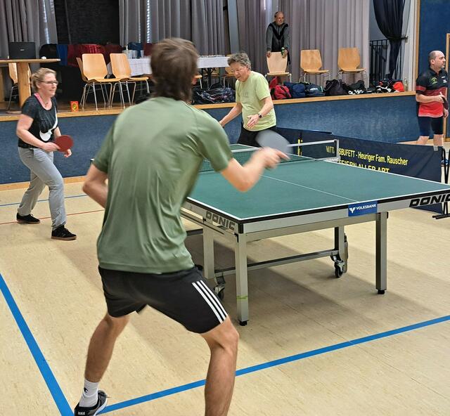 Training hinten von links Sylvia Stangl, Alfred Poyntner, Harald Koller als Beobachter, Martin Schreiber 