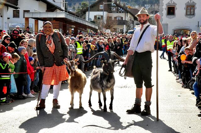 Bürgermeister Thomas Suitner bei seiner Premiere als Axamer Bock! | Foto: Hassl