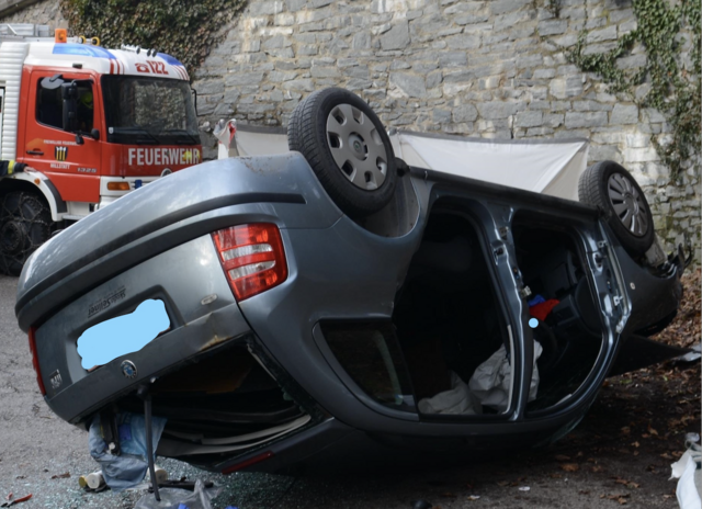 Das verunfallte Auto | Foto: Feuerwehr Millstatt