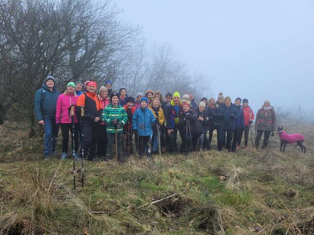 Die "Gesunde Gemeinde" Hainburg wanderte an Silvester zum Hundsheimer Berg.  | Foto: Gesunde Gemeinde Hainburg