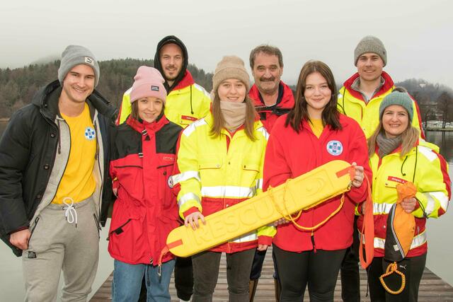 Das Team der Wasserrettung Keutschach/See sorgte für einen sicheren Ablauf der Aktion. | Foto: Dieter Arbeiter
