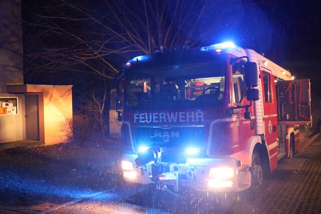 17 Mal musste die Welser Feuerwehr in der Silvesternacht 2023/24 ausrücken. Bei einem Vorfall wurden sie absichtlich behindert. | Foto: laumat.at