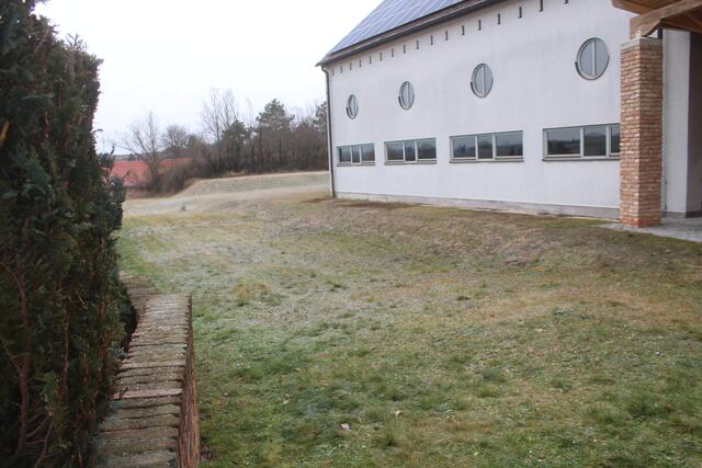 Der Standort dieses Containers  befindet sich direkt neben der Veranstaltungshalle. | Foto: arbes