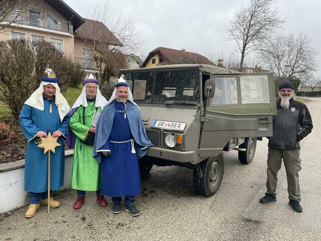 Das Fahrzeug dieser Sternsinger hätte vermutlich auch vor knapp 70 Jahren bereits eingesetzt werden können. | Foto: NeuAug
