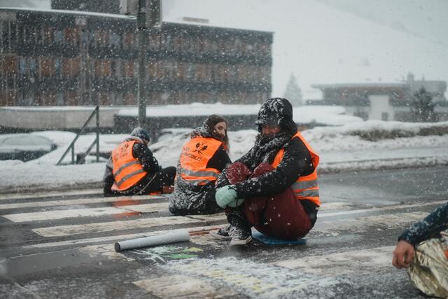 Man müsse das Klima retten, bevor es zu spät sei. | Foto: Moritz Holzinger / Letzte Generation
