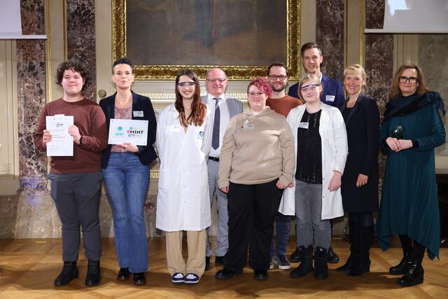 Vertreter der MINT-Region Pongau mit Bildungsdirektor Rudolf Mair. | Foto: Austria Wirtschaftsservice GmbH/APA-Fotoservice/Schedl