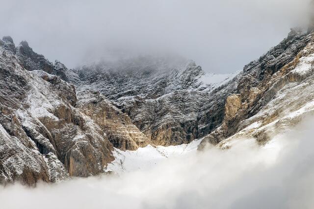 09_IMG_9350: erster Schneeschauer im Parseiermassiv über Grins | Foto: © by Ing. Günter Kramarcsik
