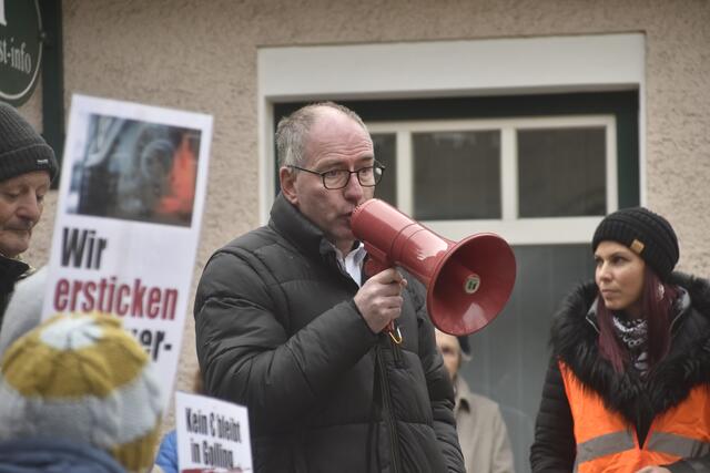 Protest in Golling mit Straßenblockade. | Foto: Thomas Fuchs
