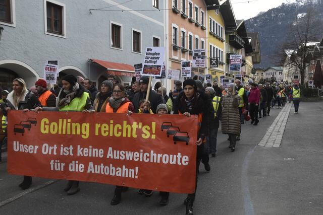 Protest in Golling mit Straßenblockade. | Foto: Thomas Fuchs