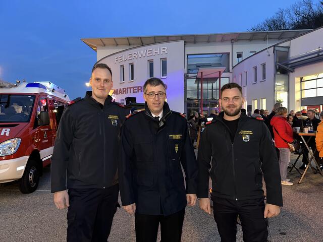 Die treibenden Kräfte hinter dem Erfolg – Organisatoren Julian Fliegenschnee und Oliver Kral (links und rechts) mit Kommandant Michael Gindel (Mitte).