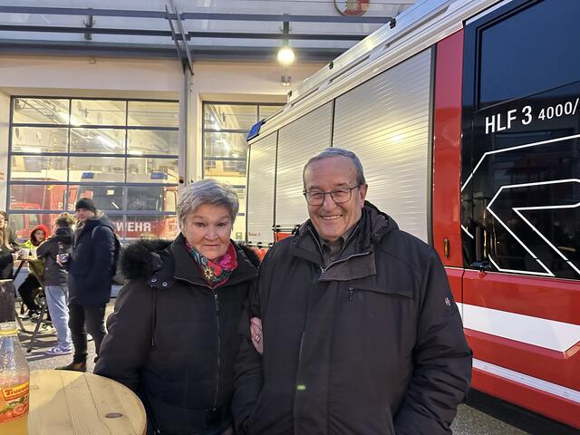 Heidi und Robert Pilz, stolze Unterstützer ihres Enkels Jonas, Mitglied der Feuerwehr Purkersdorf.