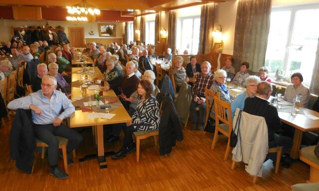 Bei der Weihnachtsfeier 2023 ließ der Schardenberger Seniorenbund das Jahr Revue passieren.  | Foto: Seniorenbund Schardenberg