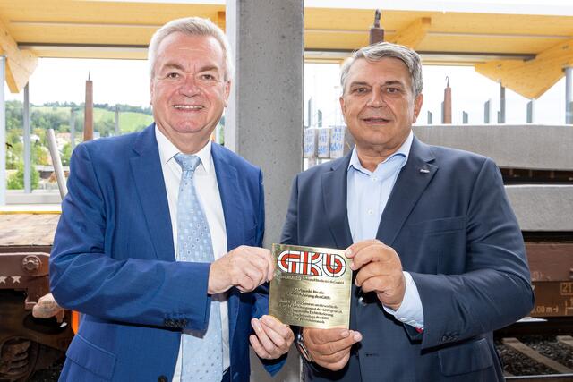 2022 hat Franz Weintögl am Bahnhof Deutschlandsberg den offiziellen Startschuss zur Elektrifizierung der GKB gegeben. | Foto: Harry Schiffer Photodesign