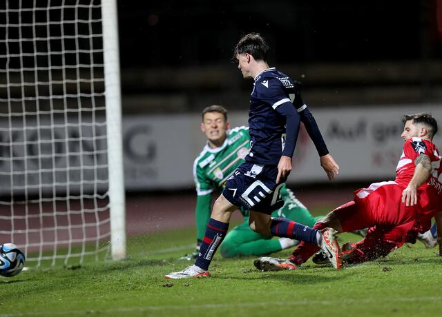 Gegen Kapfenberg war Thomas Schiestl mit zwei Treffern noch der Matchwinter, jetzt musste er zum Bundesheer und wird, wie Teamkollege Paolo Jager, im Frühjahr zeitweise fehlen.  | Foto: GEPA