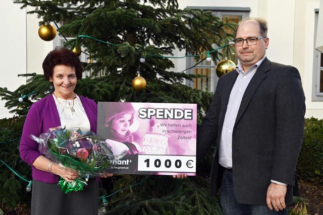 Bürgermeisterin Ludmilla Etzenberger und Bernhard Fidi (Assistenz der Geschäftsführung, Fa. Gnant)

  | Foto: Stadtgemeinde Gföhl, DV