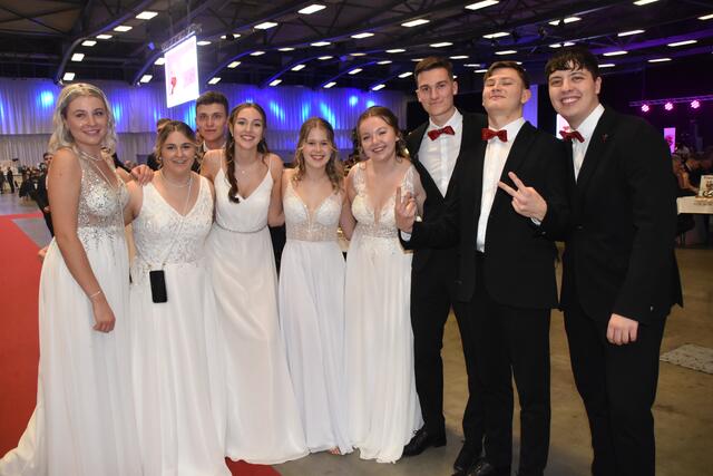 Die Maturanten und ihre Tanzpartner hatten ihren Spaß am Ball. | Foto: Michael Strini