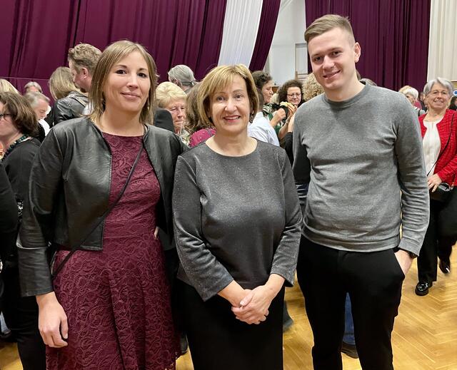 Die "Grande Dame der Kultur" Monika Klement (Mitte) mit �ihrem "Nachwuchs" Elisabeth Klapsch und Stefan Matic. | Foto: Brigitte Gady