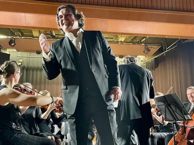 Tenor Janos Mischuretz meisterte die Operetteneinlagen großartig. | Foto: Brigitte Gady