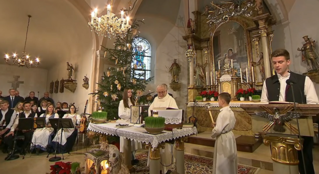 Pfarrer Branko Kornfeind zelebrierte die Messfeier in Schandorf. | Foto: ORF