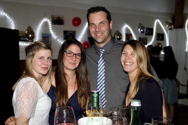 An der Bar hinter der Bühne gab es nicht nur Cocktails zu genießen.