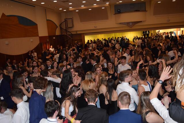 Unter dem Motto "Borg der Baumeister - 4 Jahre Baustelle" feierte die 8. Klasse des Gymnasium Kindberg im Volkshaus eine erfolgreiche Ballnacht. | Foto: Selina Duran