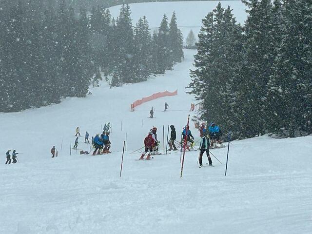 Zuerst Regen, dann dichter Schneefall beim Slalom auf der Weinebene | Foto: Westcup