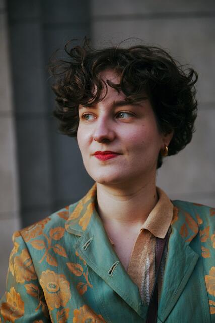 Die Künstlerin Anna Carina Roth präsentiert ihre Ausstellung "Im Stubenwinkel verglüht mir die Zeit". | Foto: Anna C. Roth