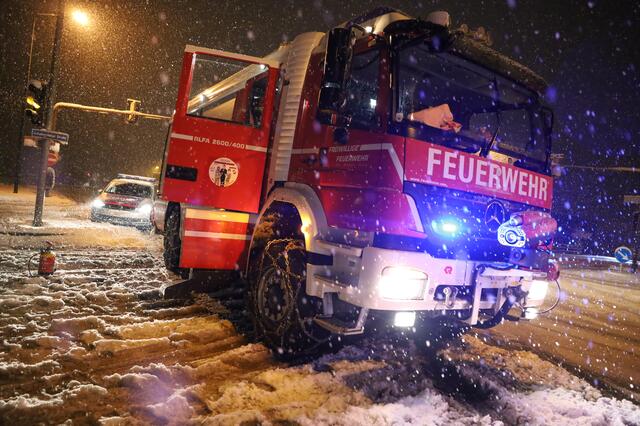 Unter anderem sorgten Sturmschäden und Schneefälle für mehr Einsätze bei der Welser Freiwilligen Feuerwehr. Insgesamt wurden um ein Drittel mehr Ausfahrten im Vergleich zu 2022 verzeichnet. | Foto: laumat.at