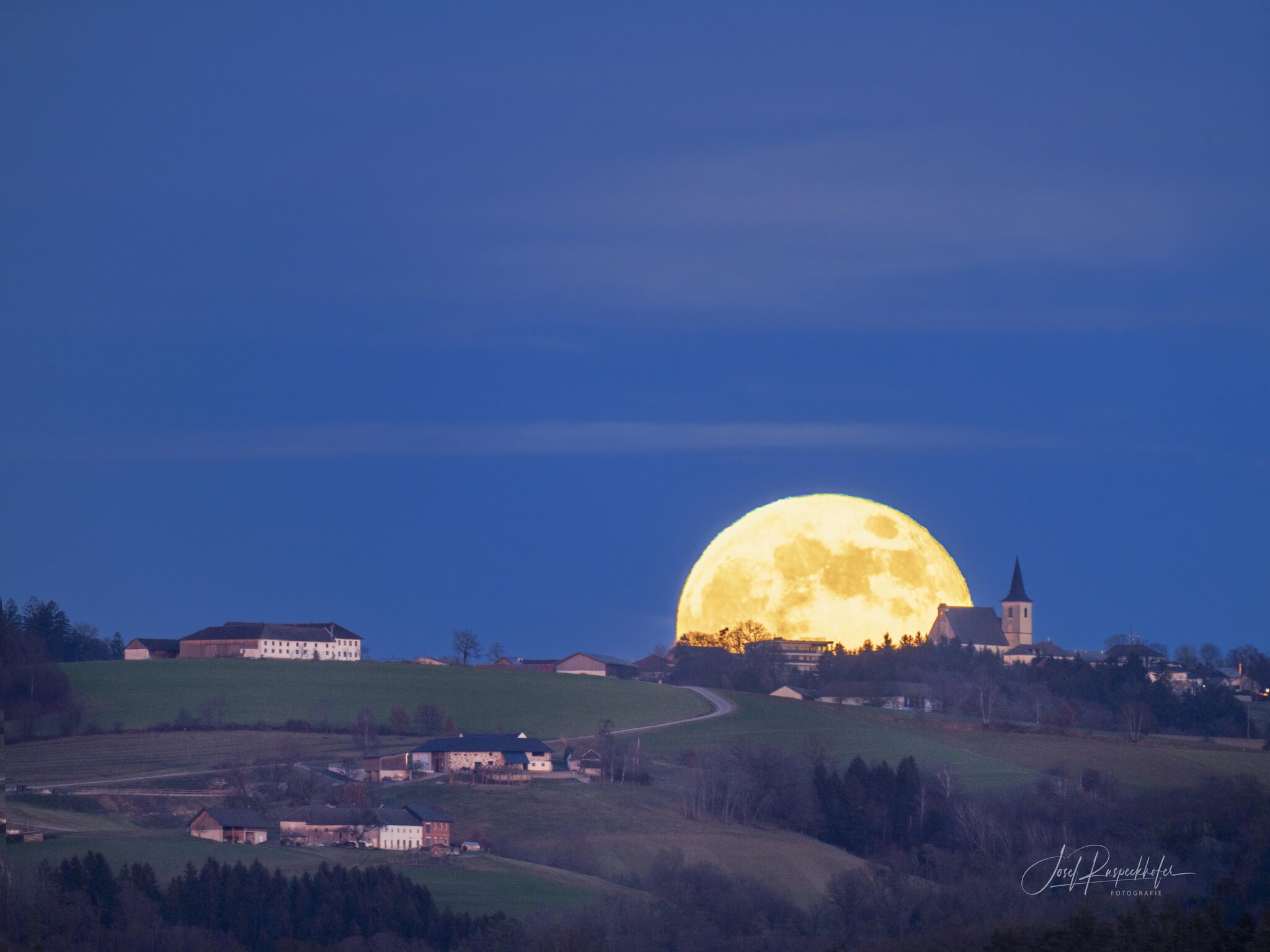 Leserfoto von Josef Ruspeckhofer Der Mond ist aufgegangen! Perg