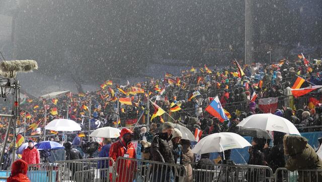 Rund 14.300 Menschen machten sich auf zum Tournee-Finale. | Foto: Johannes Brandner