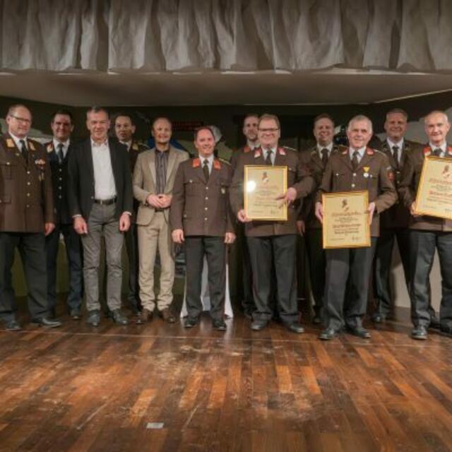 Auszeichnungen, Ehrungen und Urkunden, unter den Gratulanten Bgm. Georg Willi | Foto: FF Hötting