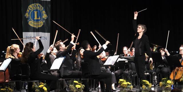 Dirigentin Elisabeth Fuchs mit der Salzburg Philharmonie | Foto: Lions-Club Pregarten-Aisttal