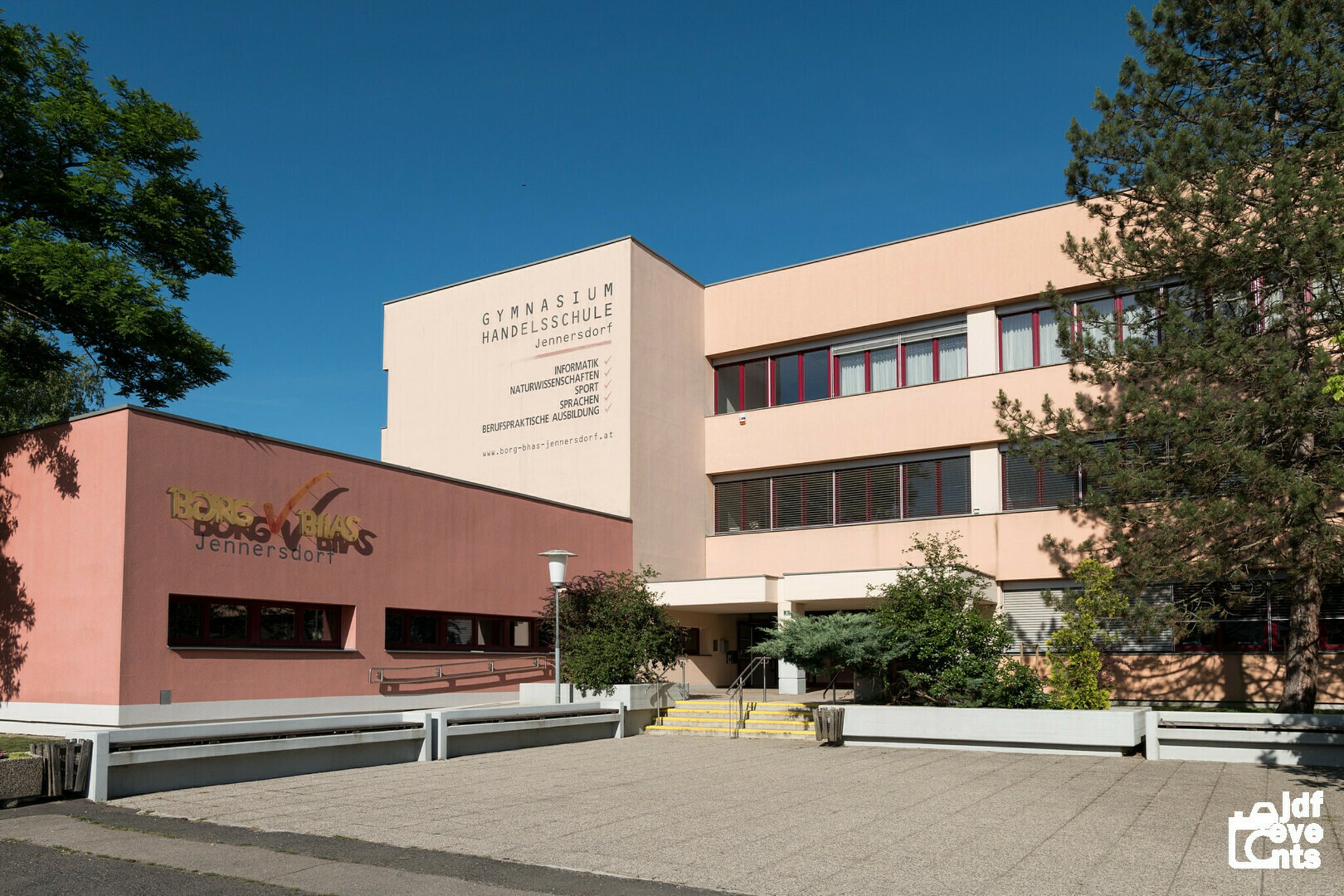 Das-Gymnasium-Jennersdorf-ffnet-seine-Schult-r