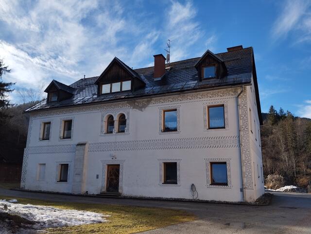Kitzmagengut und ehemaliges Volksschulgebäude in Großreifling