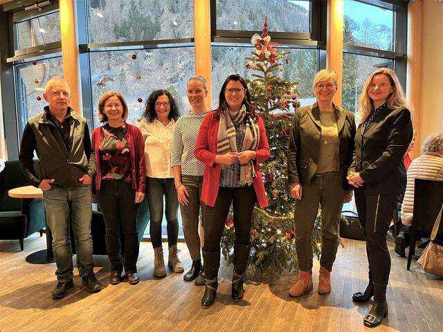 EKUZ-Vorstandssitzung: Peter Angermann (Alpenverein), Gudrun Batek (GRIPS e.U.), Paula Müllmann (Tourismusregion), Justina Heinz (Nationalpark Hohe Tauern), Landesrätin Sara Schaar, Nationalpark-Direktorin Barbara Pucker und Sabine Seidler (ProMÖLLTAL; von links) | Foto: Büro LR.in Schaar