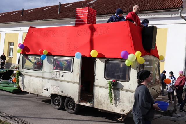 Faschingsumzug 2023: In Enns herrschte am 18. Februar reges Faschingstreiben. | Foto: Herbert Stocker